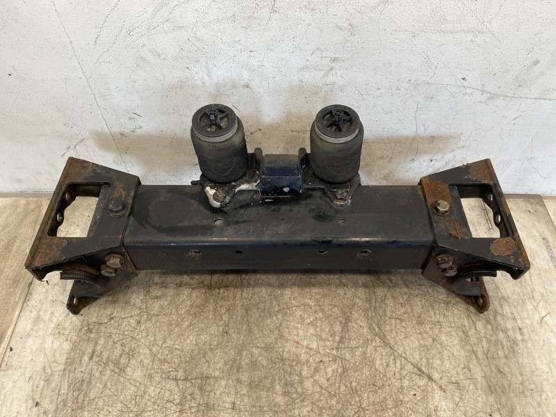 2006 Peterbilt 379 Cab Mount (630-10955)