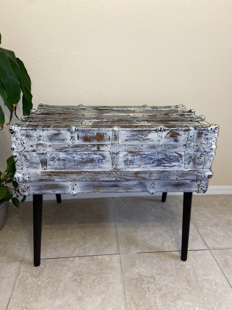 vintage trunk Table