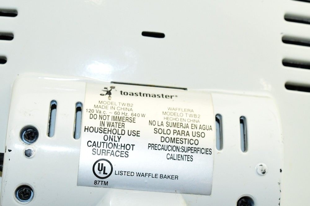 Toastmaster Easy Clean Waffle Baker - TWB2WREG - White, Working