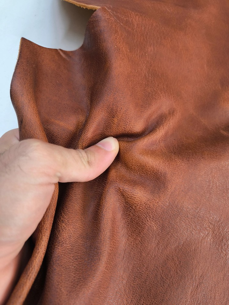 Waxy Goat Leather: Soft, Thick Pull-Up Leather for Crafts