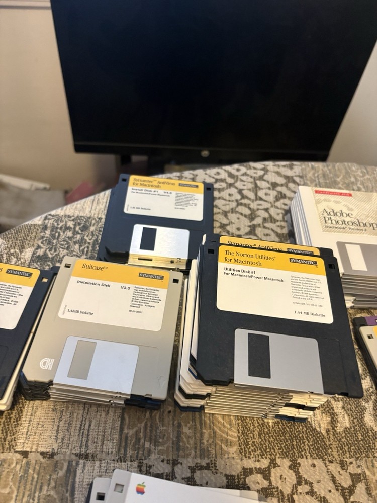 Apple HUGE Disk Lot () Mixed Software UNTESTED