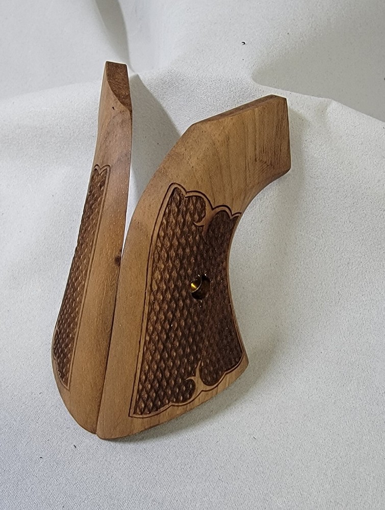 Colt Peacemaker Walnut Grips with Checkering Pattern