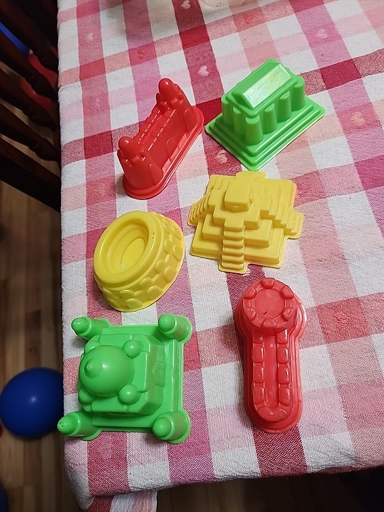 Play Dough Sand Playset. Includes Sand Molds & Tools. Plus 2 New Sands.