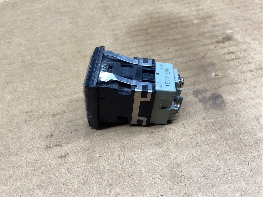 SQUARE IDEC PRIMARY MACHINE LIGHT #806M25