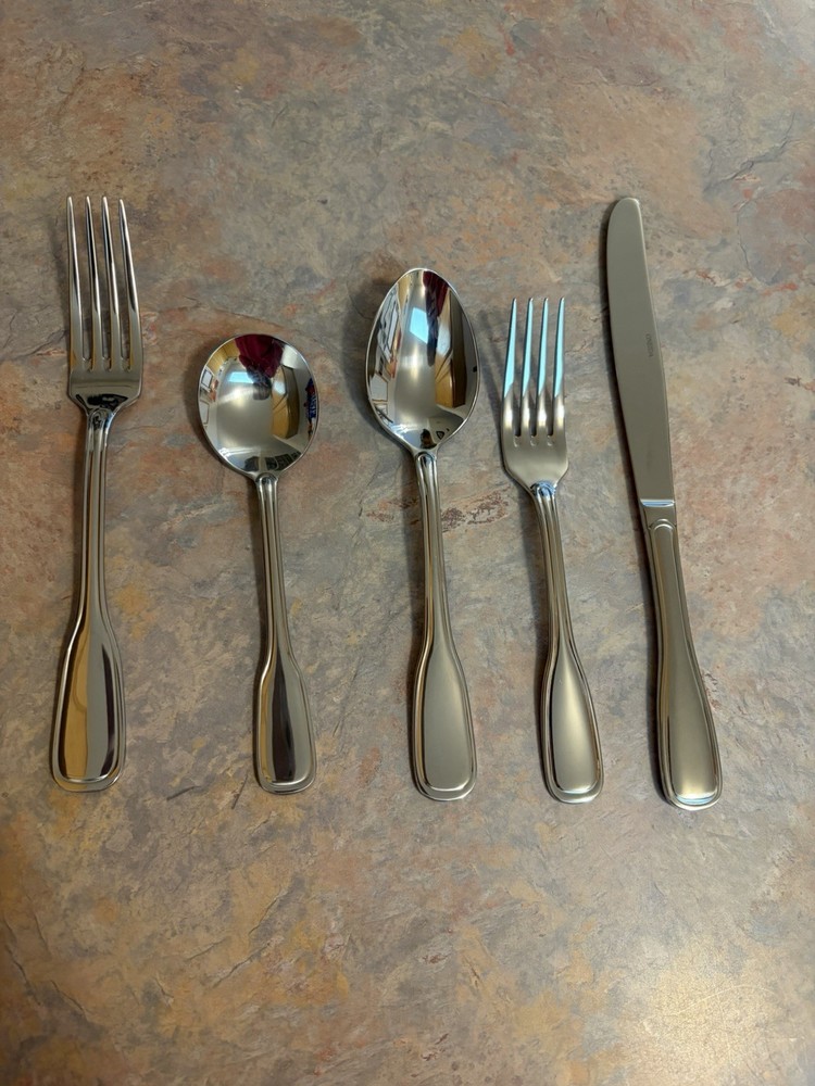 Oneida Silverware Stanford Pattern 5 Piece 1 Knife, 2 Spoons & 2 Forks ￼