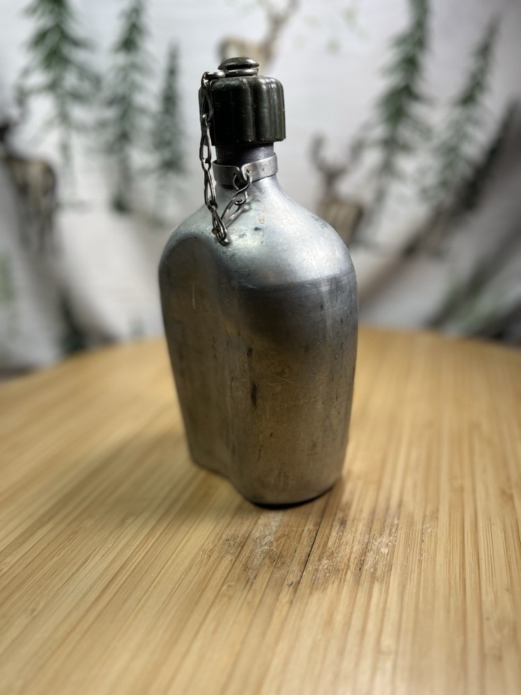 VINTAGE ARCTIC CANTEEN DEFECTS WORN W/ DIFFERENT “Big Cap”