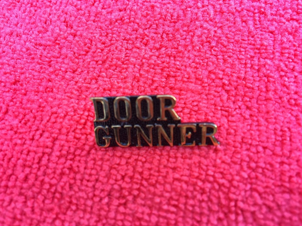 DOOR GUNNER TEXT HAT/LAPEL PIN