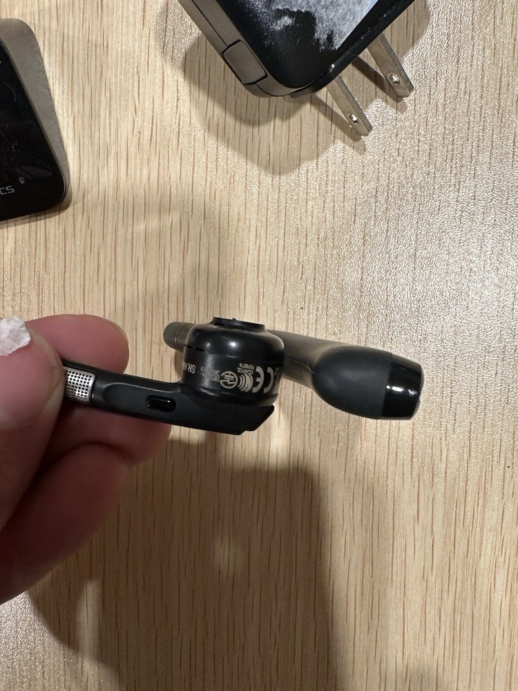 Plantropics Voyager Legend Missing Ear piece Includes Charging Dock Tested