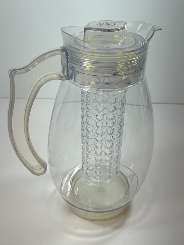 Water Infuser Pitcher- Fruit/Veg. Infusing Water Pitcher With built in ice pack