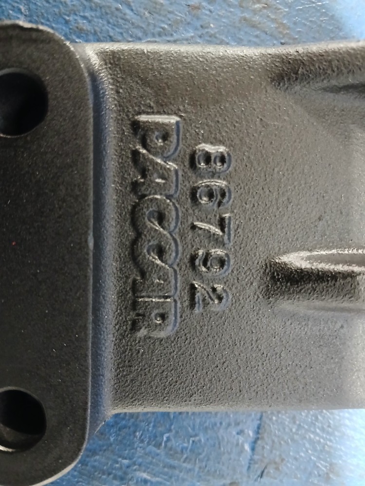 PACCAR MX13 ENGINE BRACKET D09611 / 86792 / 1828531 - 51982