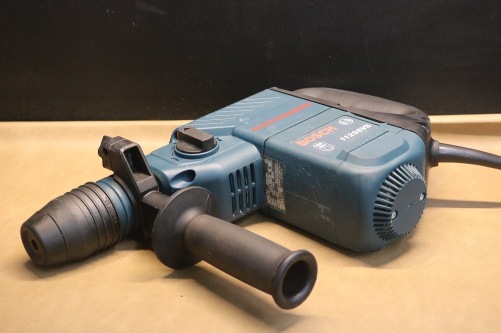 Bosch 11236VS Rotary Hammer Drill with case and bits