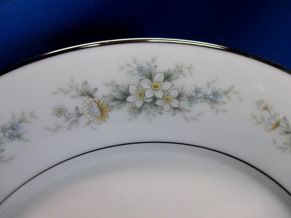 NORITAKE 1970'S MELISSA PATTERN 5 PC PLACE SETTING (12 AVAILABLE)