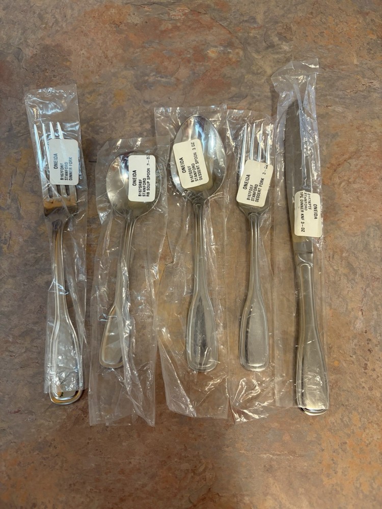 Oneida Silverware Stanford Pattern 5 Piece 1 Knife, 2 Spoons & 2 Forks ￼