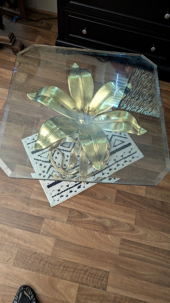 Author Court Lilly Table Table