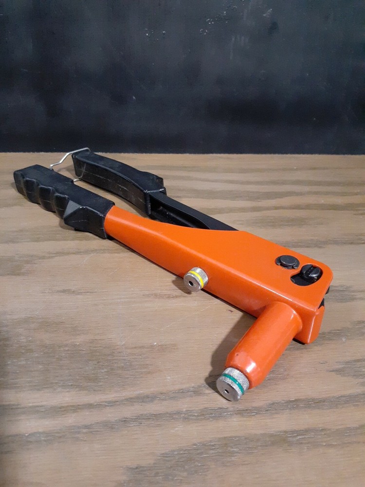 Arrow Model RT100M Rivet Tool Uses 1/8" & 3/16" Rivets