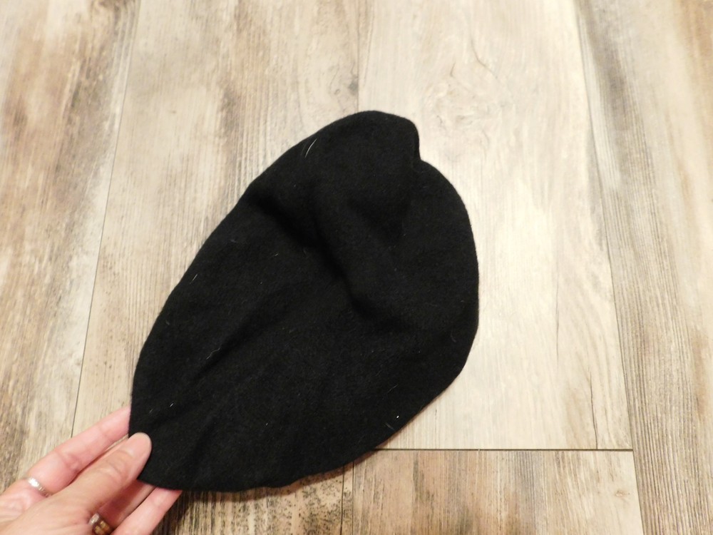 BLACK WOOL BERET SIZE 6 3/4