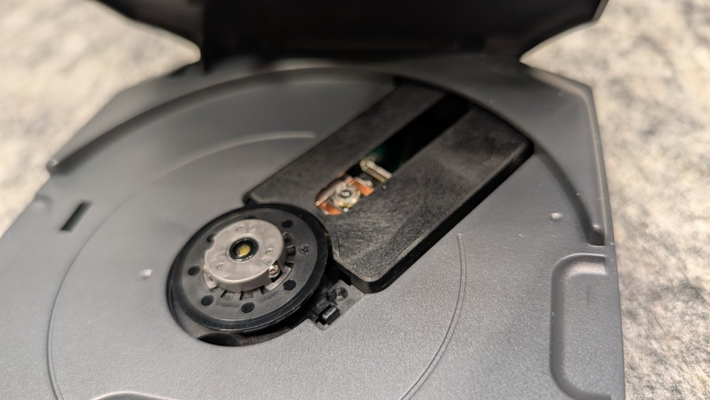 Sanyo CDP-450 Digital Audio Compact Disc Player CD Discman Bundle