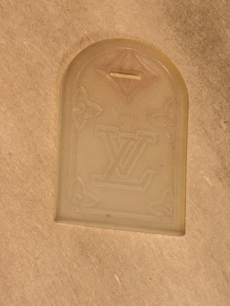 LOUIS VUITTON SILICONE POIGNAT TAG