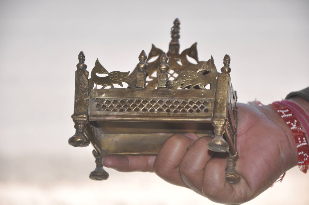Vintage Brass Handcrafted Peacock Crafted Jali Cut Stand/Throne