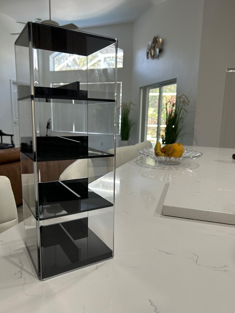 Portable Retail Display Case - Medium size with black separations - Acrylic