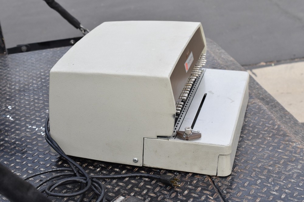GBC 111PM-3 ELECTRIC COMB PUNCH