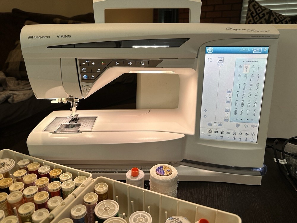 Husqvarna Viking Designer Diamond W/ 23 Hrs Bundle