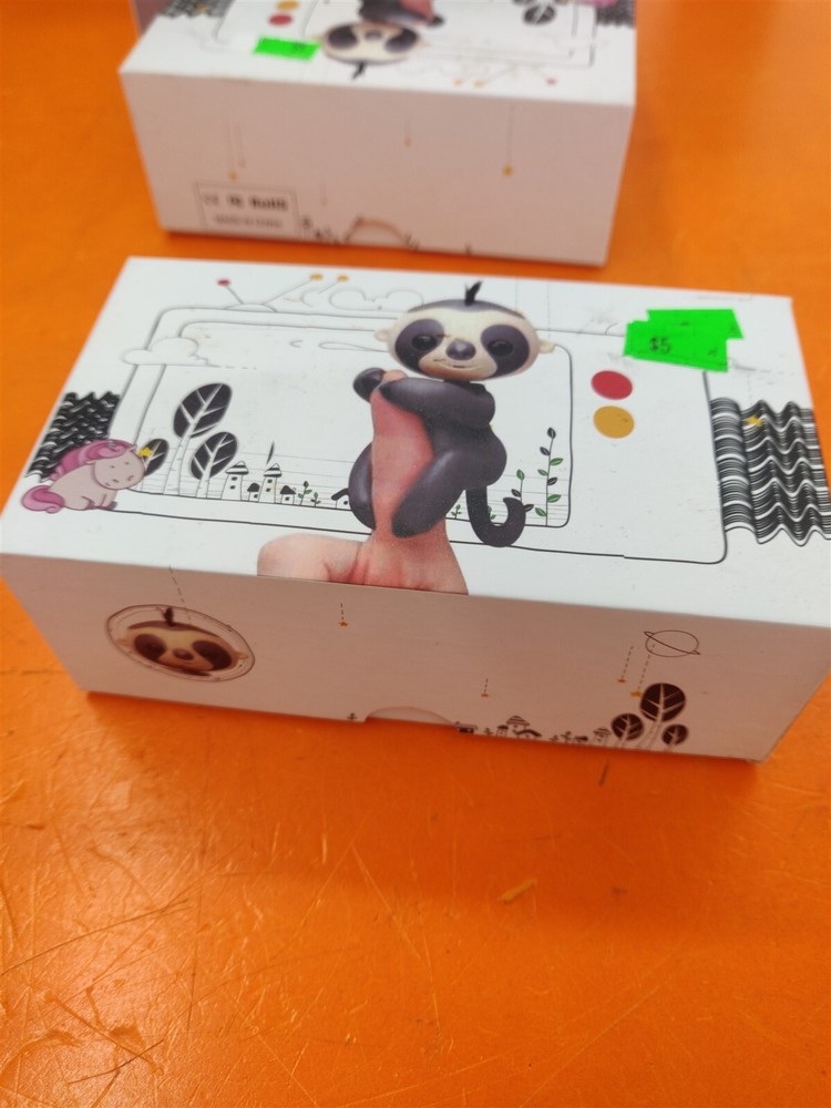 ⭐️⭐️⭐️⭐️⭐️Fingerlings Interactive Baby Sloth