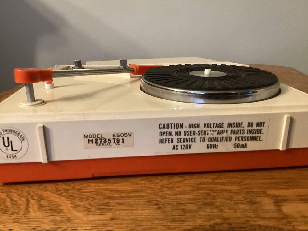 Zenith (Rare)1973 E505V portable record player AC/DC