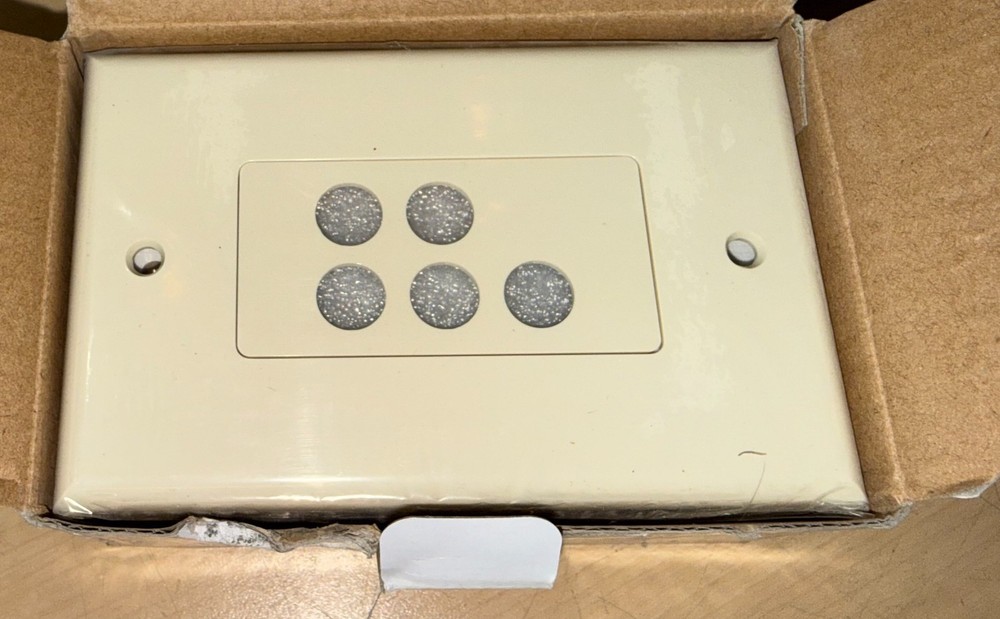 Binary Aniwarebox Cat-5 Balun B-LRCIR-2200