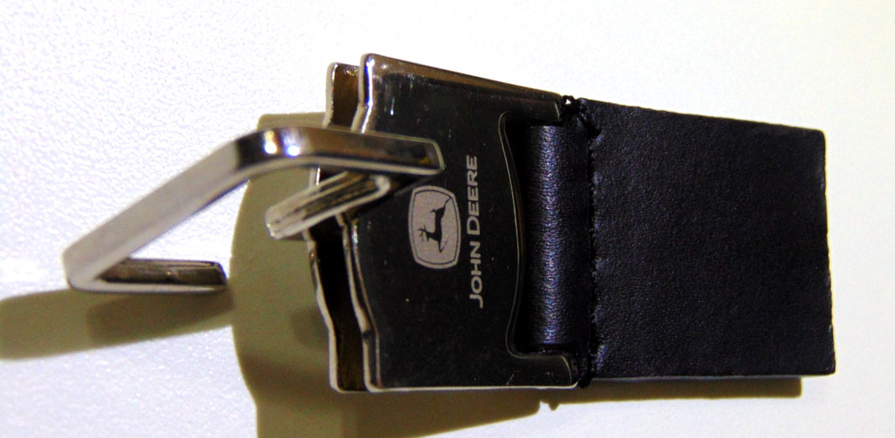 John Deere Chrome w/Logo/Pull-Up Twist Connect/Black Leather Tag/Modern Design