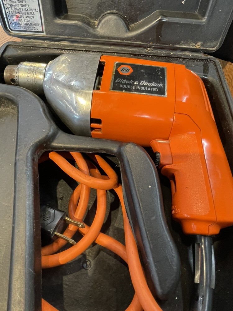 BLACK & DECKER VARIABLE ELECTRIC DRILL (PSJ010589)