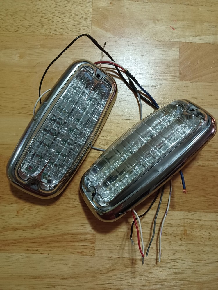 2 Whelen M7D Linear Super LED W-R/C