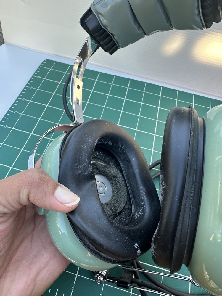 David Clark H7030 Headset With Microphone - Bin 4