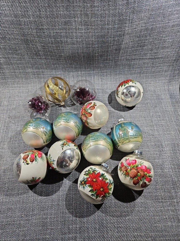 Thirteen vintage christmas Oraments