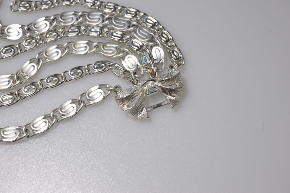 VTG signed Bracelet Lisner layered stack bow clasp satin shiny silver tone