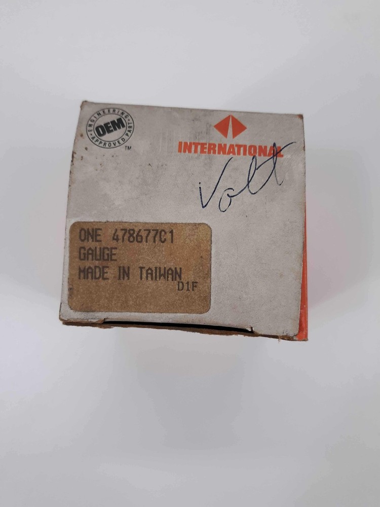 International 478677C1 Voltmeter Gauge
