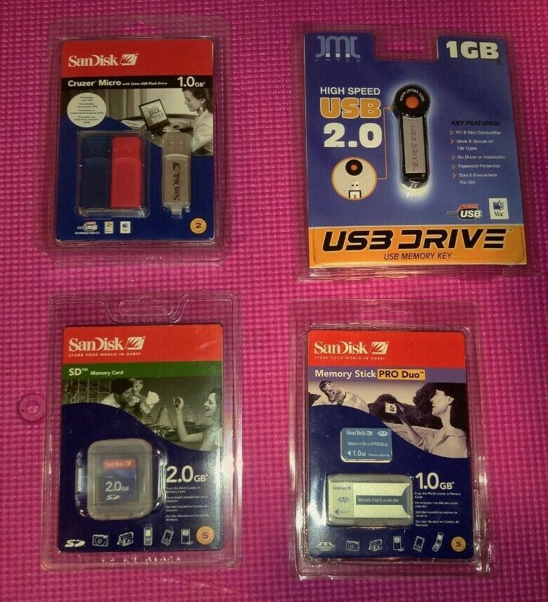 4 assorted sandisk memory devices new