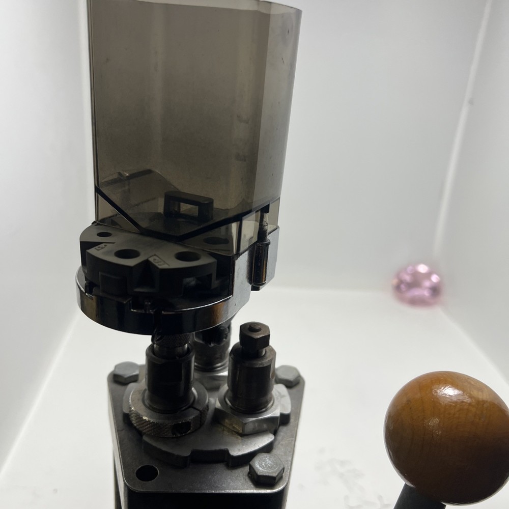 Reloading press withe mounting bolts