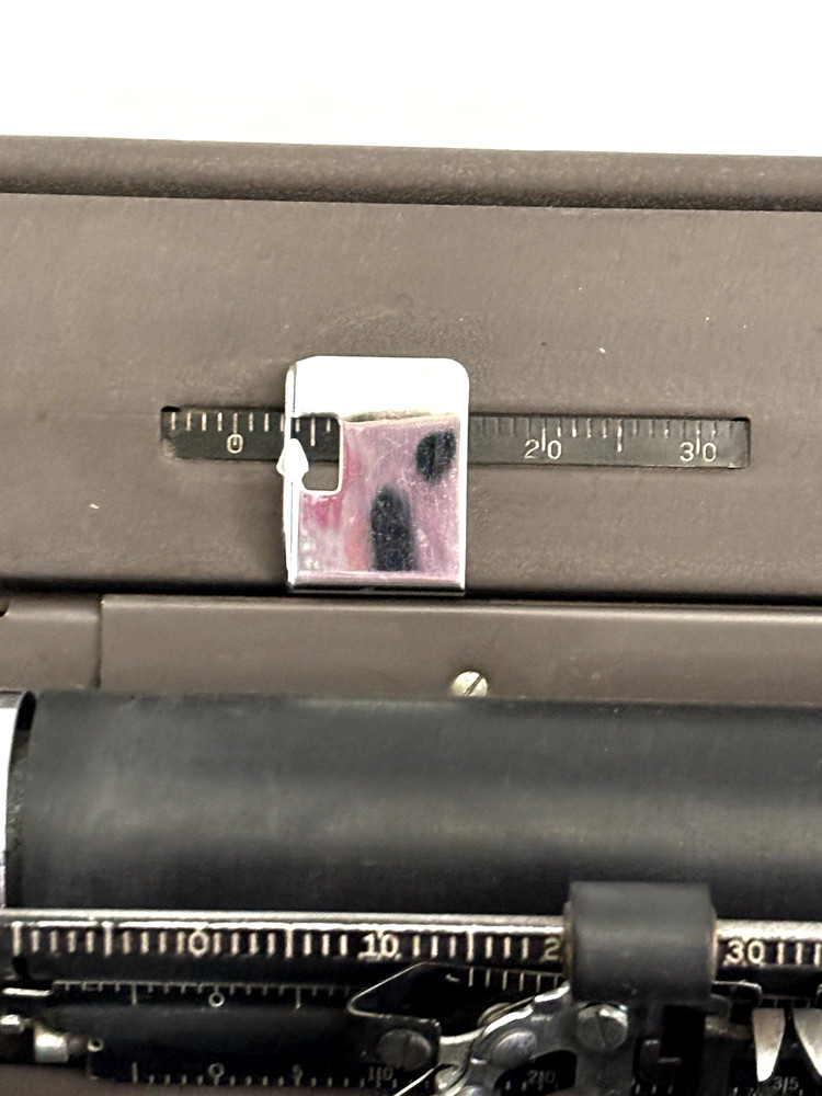 Royal HHE Typewriter Desktop W/ Standard Elite Font