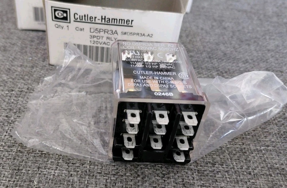 Cutler-Hammer D5PR3A Plug-In Socket Relay 120V