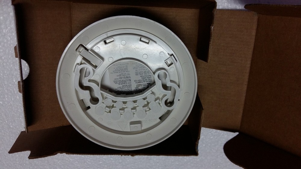 System Sensor 1400 Smoke Detector NIB