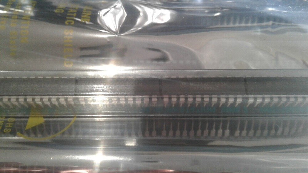 ( 10 pcs ) MC74ACT245N, MOT, IC