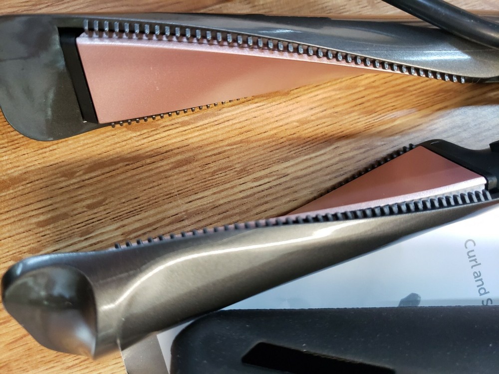 Curl & Straight Confidence Curl Flat Iron Unique 2 in 1 Twisted Ceramic Plates