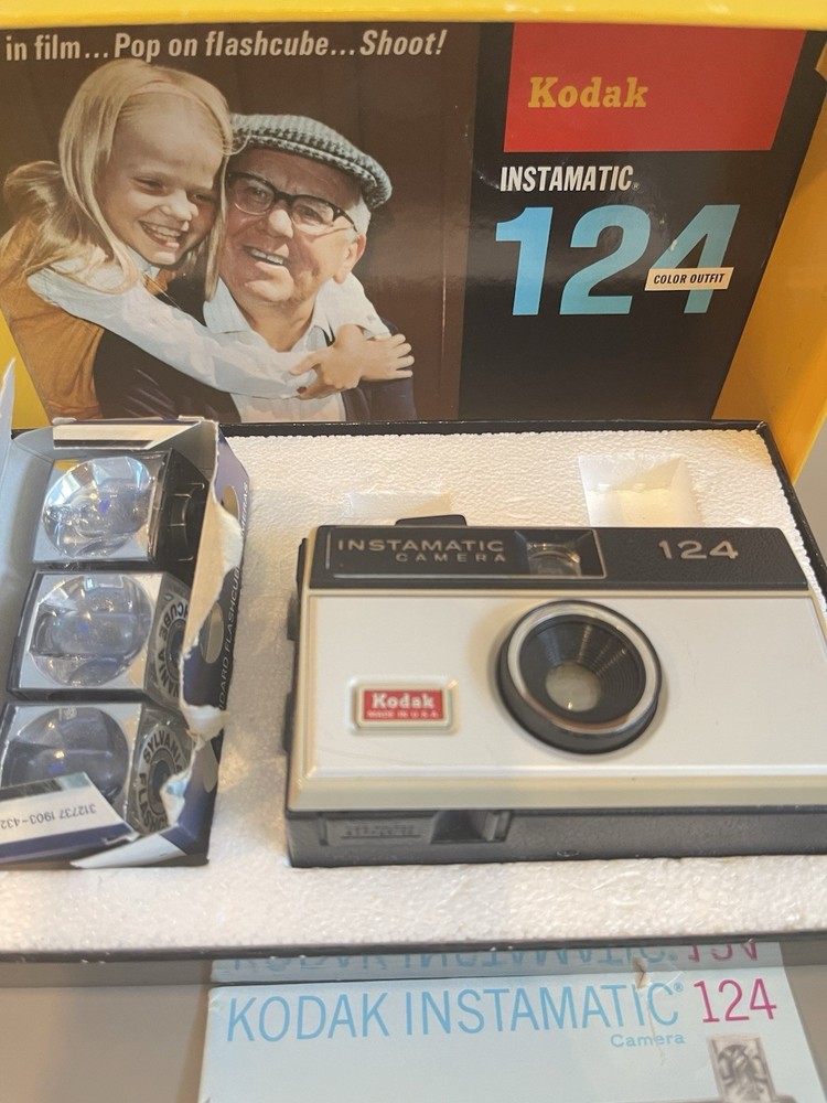 Kodak Instamatic 124 Camera  NOT TESTED