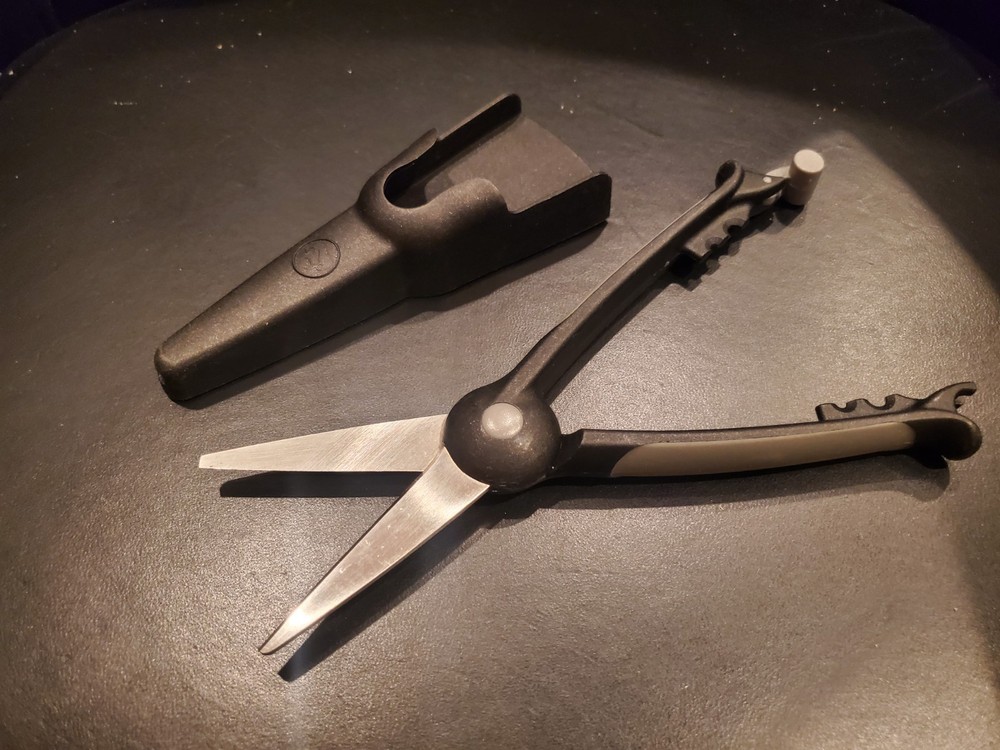 HTF Pampered Chef Kitchen Shears Scissors Black VHTF EUC