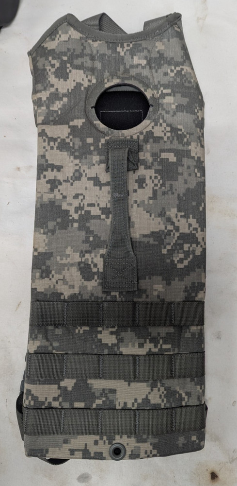 US Military Molle II Hydration System Carrier w/o Bladder, Digital Camo Pattern