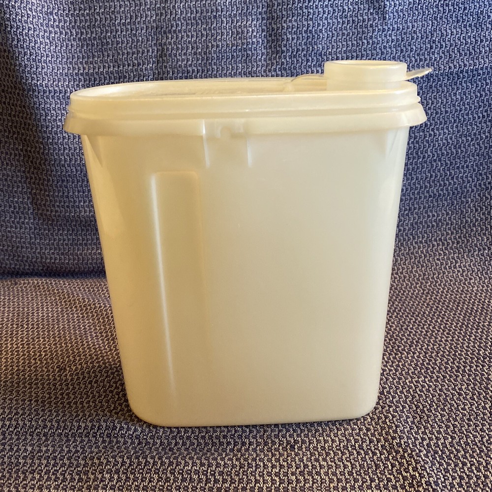 Vtg. Tupperware Beverage Pitcher/Container 510-4 (No handle)