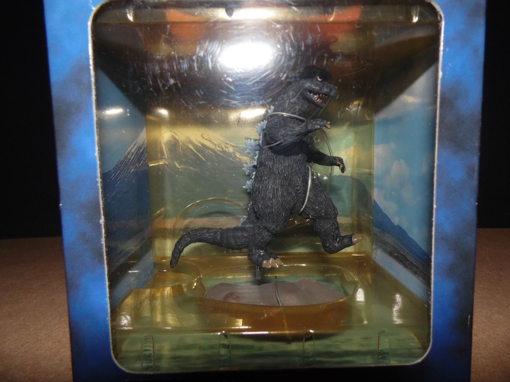 Godzilla Origins Cold cast Chess piece 2002 X-Plus (Godzilla 1968)