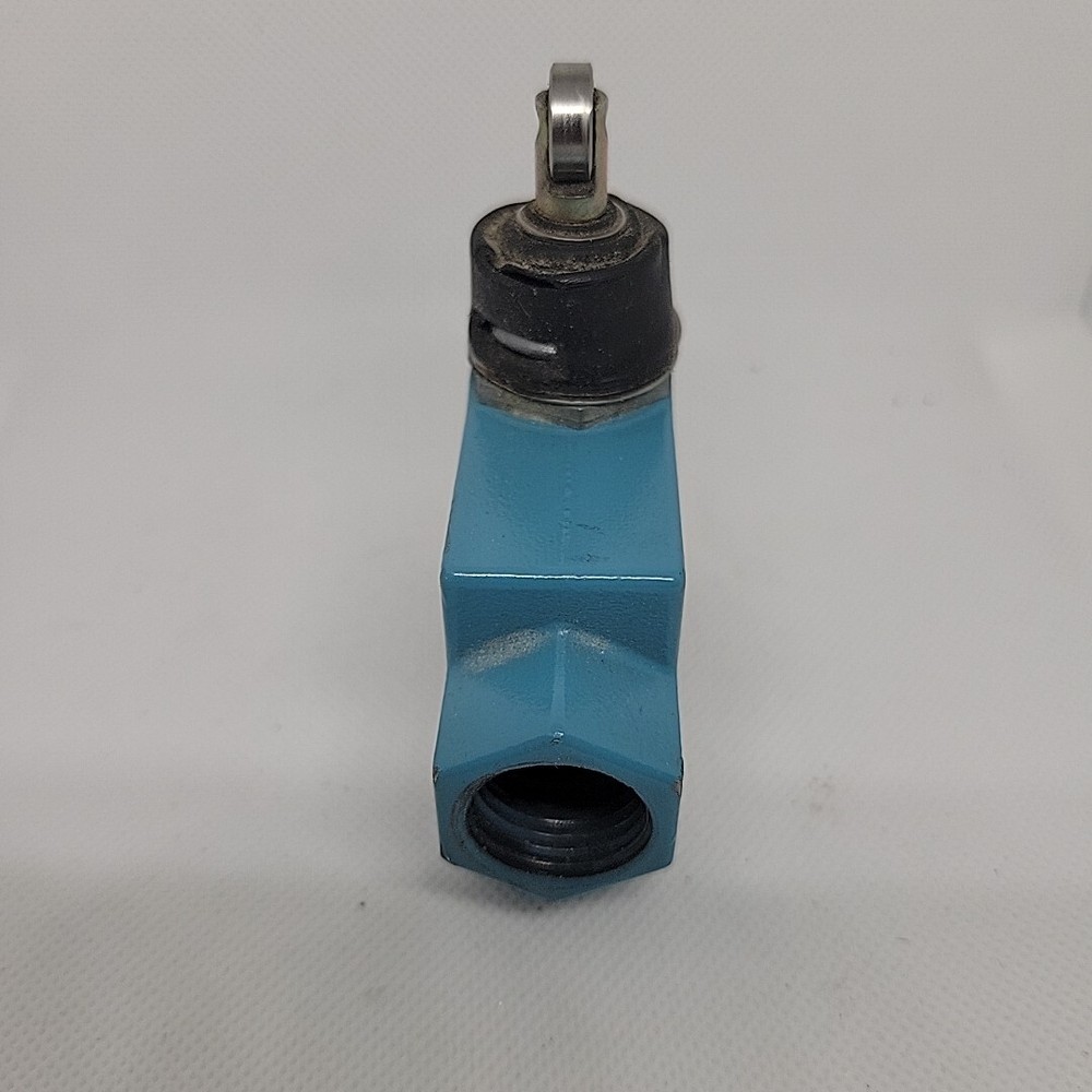 NEW Honeywell BZE6-2RN80 Micro Switch