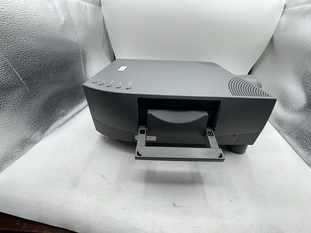 NEC MultiSync MT800 TFT LCD Projector Powers On W/Remote , Cables And Carry Bag